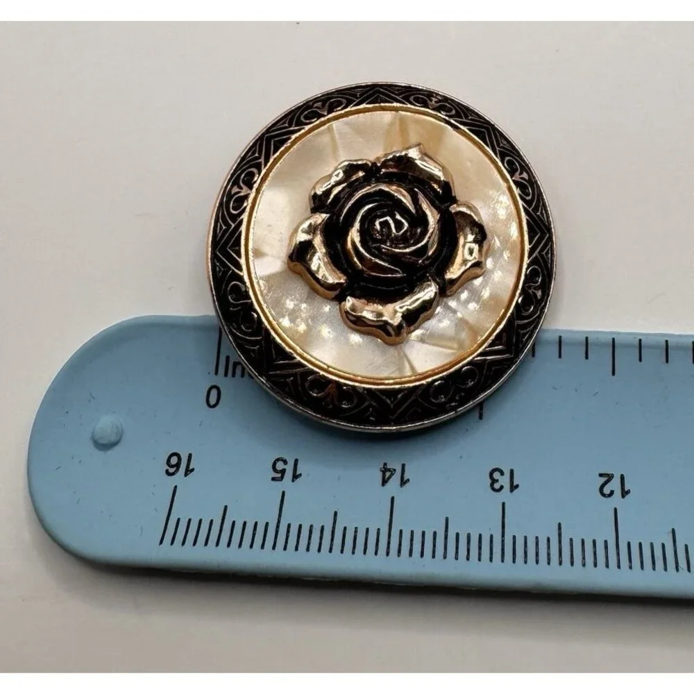 Vintage Rose Scarf Clip – Gold Tone Flower on Faux Mother of Pearl Round Brooch - Picture 4 of 6